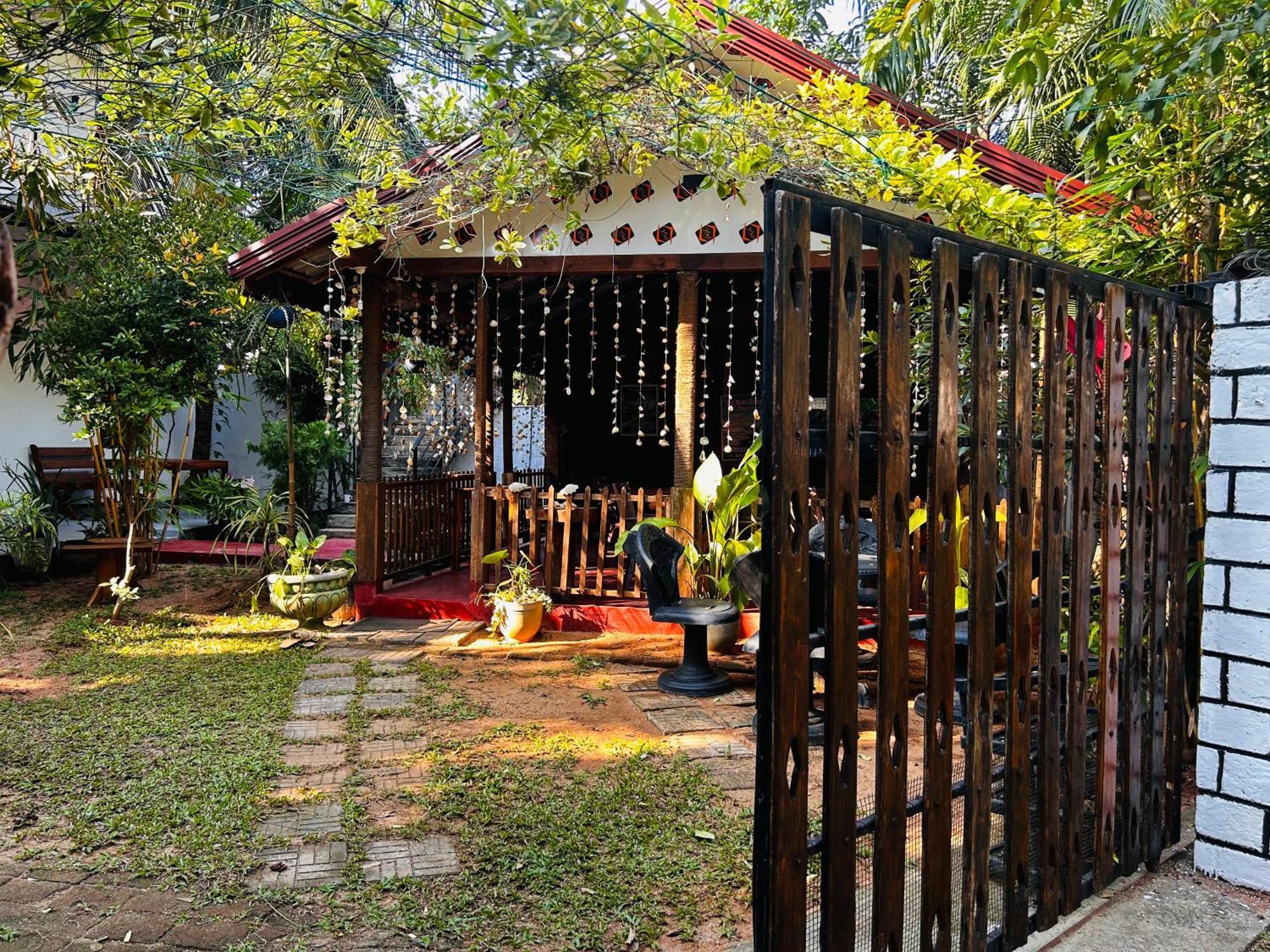 Pearl Bungalow Тринкомали Экстерьер фото