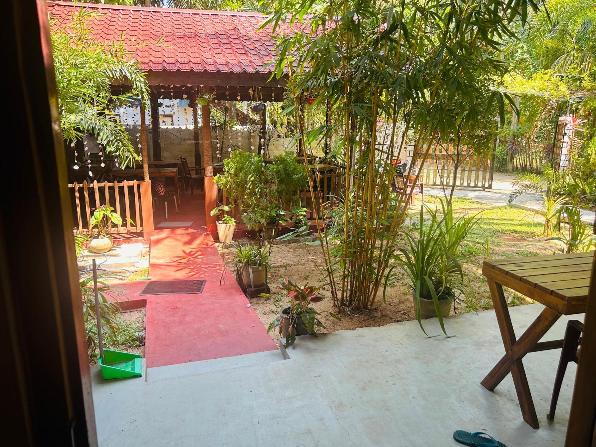 Pearl Bungalow Тринкомали Экстерьер фото